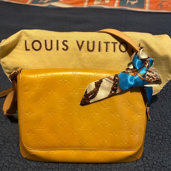Authentic LV vernis shoulder bag w/ free kisslock vernis wallet - Picture 3 of 13